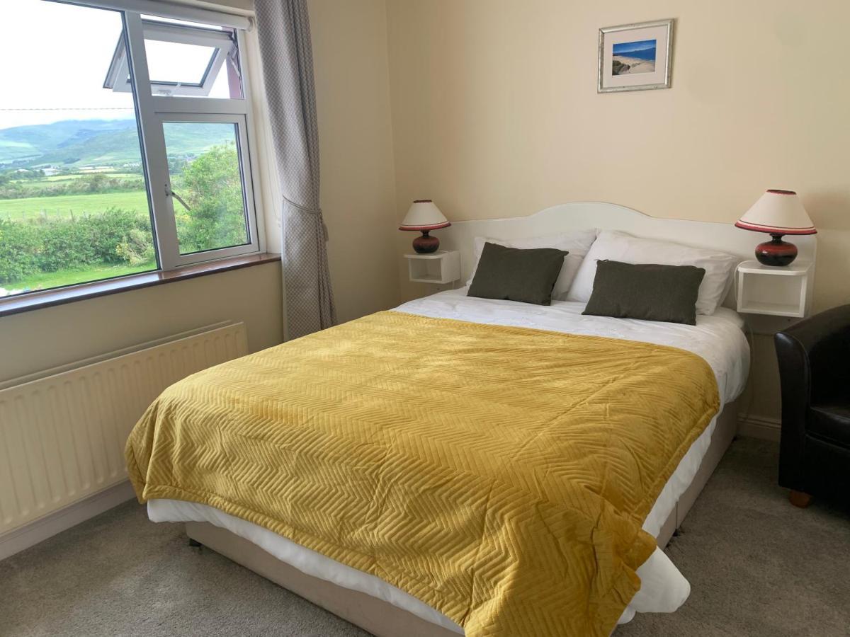 Brownes Bed & Breakfast Emlagh East ภายนอก รูปภาพ