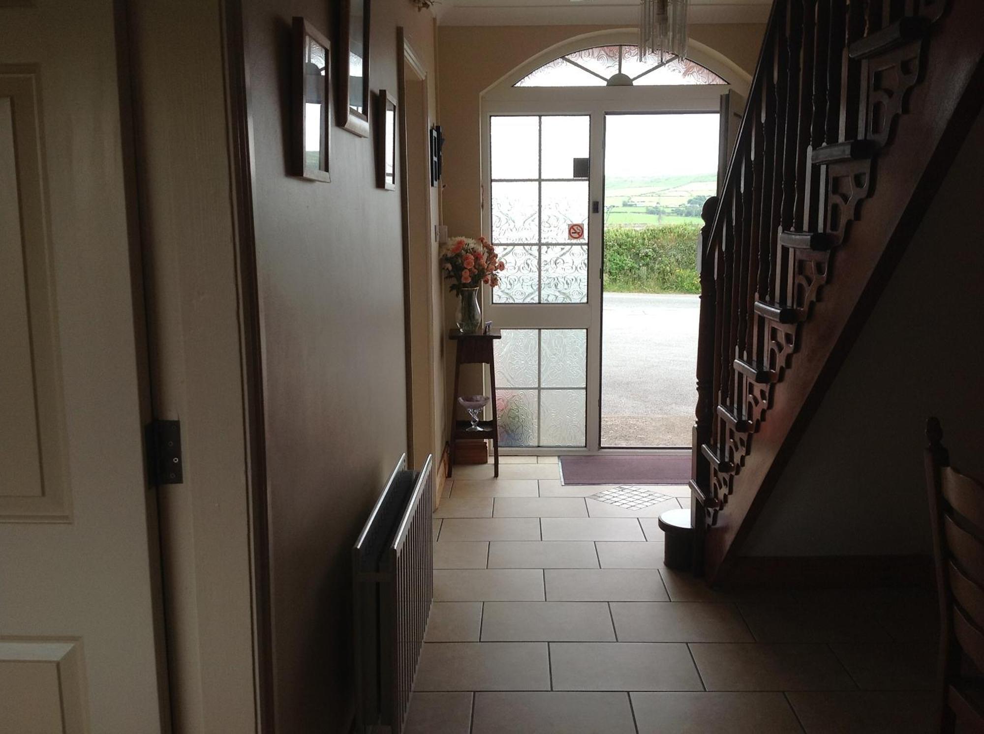 Brownes Bed & Breakfast Emlagh East ภายนอก รูปภาพ