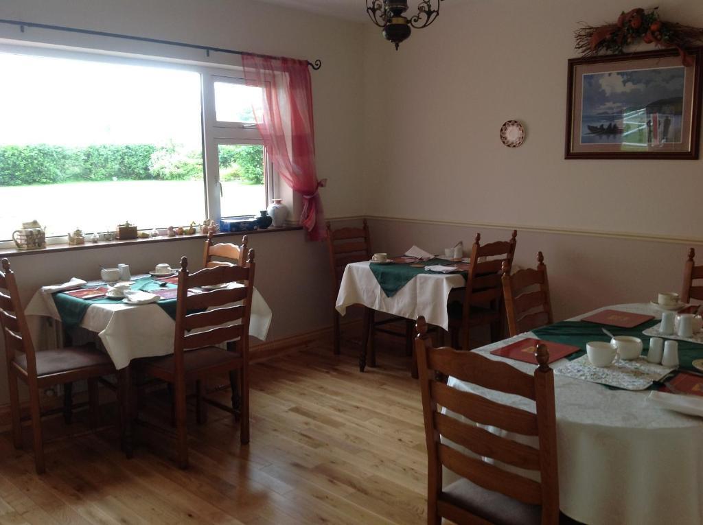 Brownes Bed & Breakfast Emlagh East ภายนอก รูปภาพ