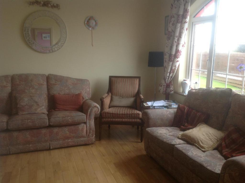 Brownes Bed & Breakfast Emlagh East ภายนอก รูปภาพ